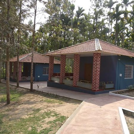 The Shades Holiday Homes Kushalnagar Luaran gambar