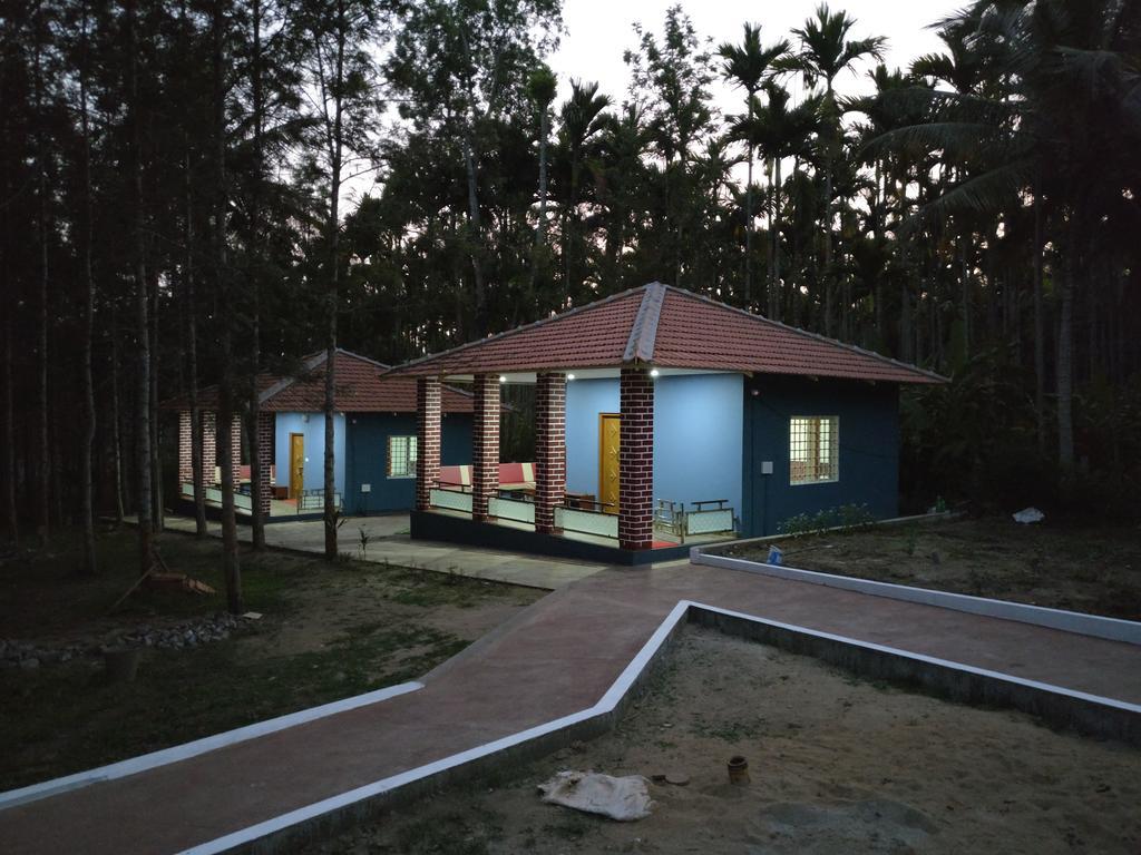 The Shades Holiday Homes Kushalnagar Luaran gambar